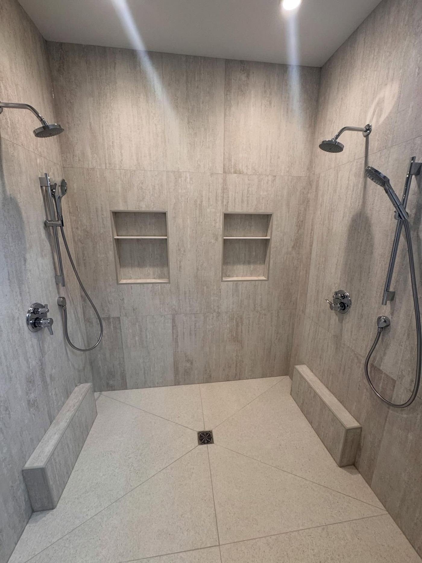 Finished double shower with symmetrical niches and benches